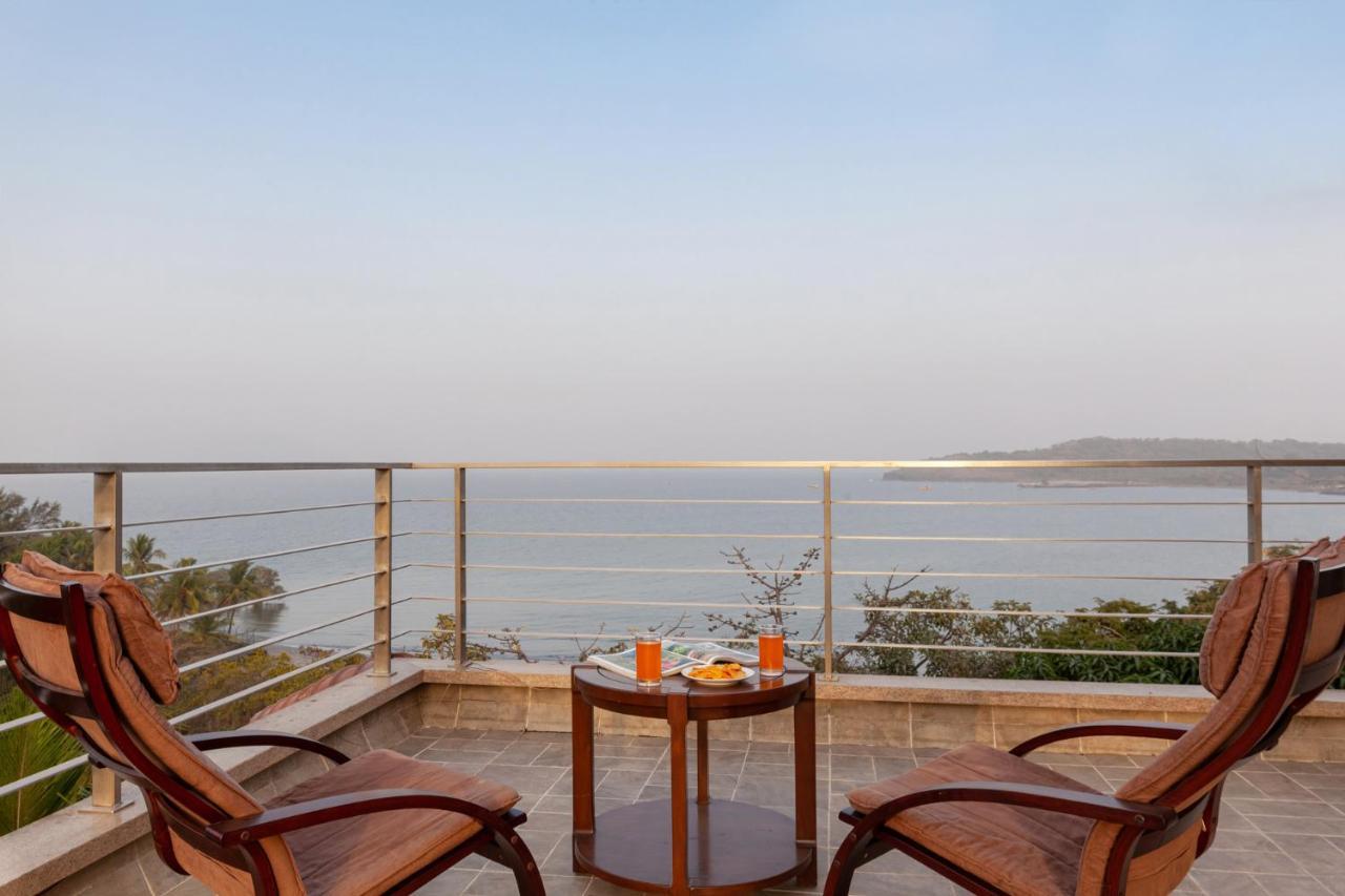 The Blue Horizon By Stayvista: Beachfront Villa with Pool and Games Alibag Exterior photo